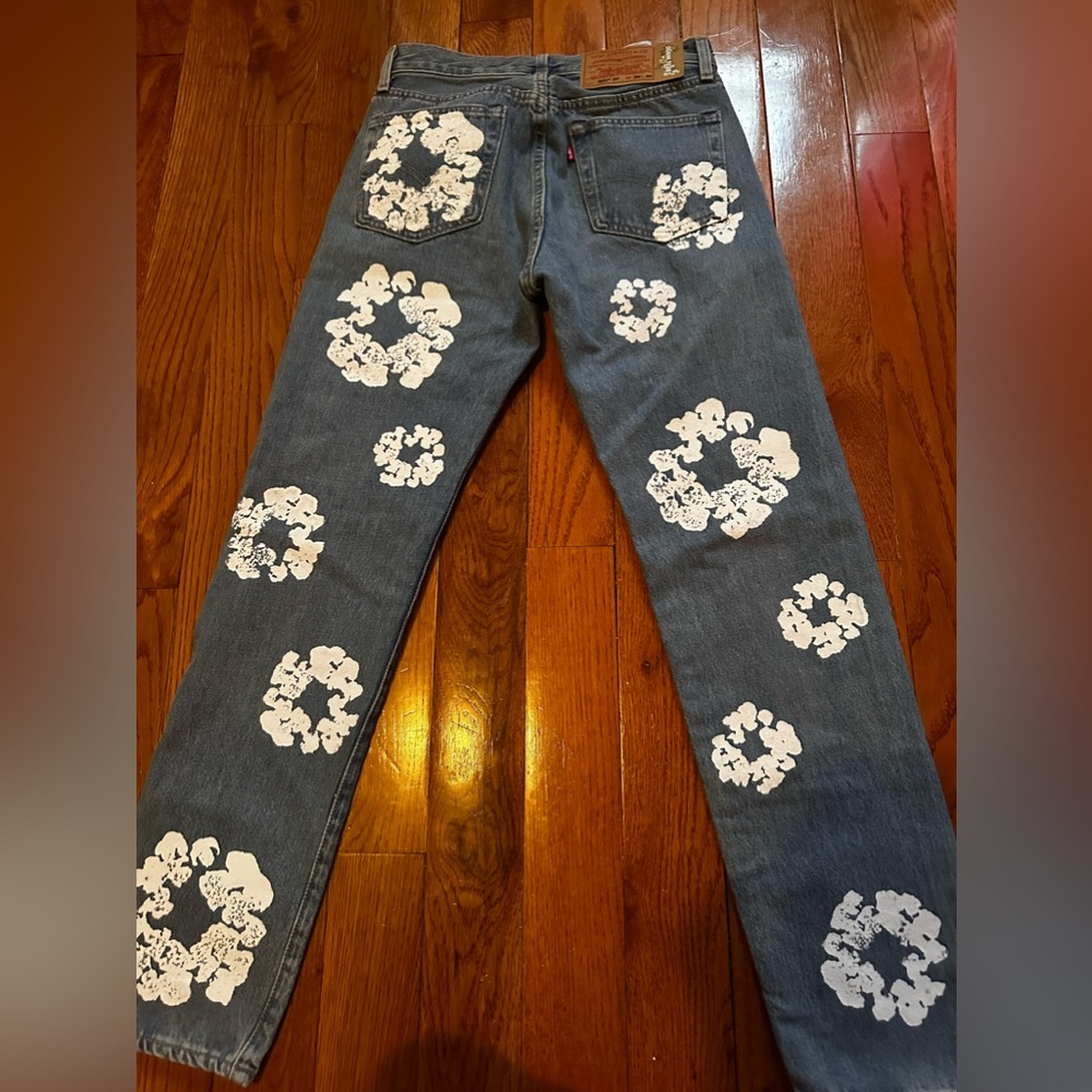 THE COTTON WREATH JEAN LIGHT WASH